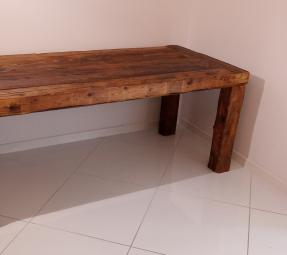 J&R Wood Design – Jídelní stůl ze starých trámů 