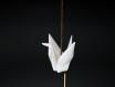 Vzpomínky na dětství – Dva ručně vyráběné porcelánové origami jeřábi na mosazné tyči – 4