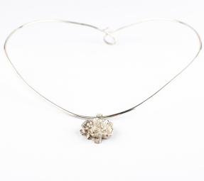 Klara Bila Jewellery – Náhrdelník obruč Pulsatilla