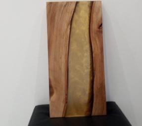 J&R Wood Design – Servírovací podnos z ořechového dřeva - zlatá pryskyřice 