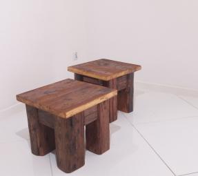 J&R Wood Design – Taburet ze starých trámů 