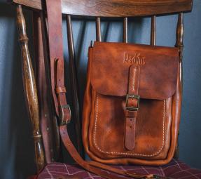 Radims –  Kožený mini messenger Koňak