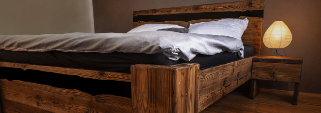 Nabytek z masivu a epoxidové pryskyřice