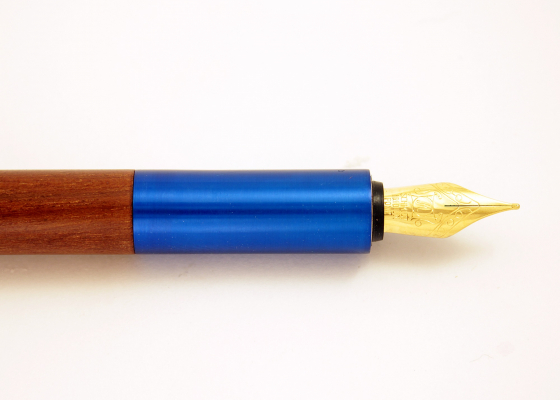 Kayu PURO - Modré plnící pero ze dřeva Massaranduba