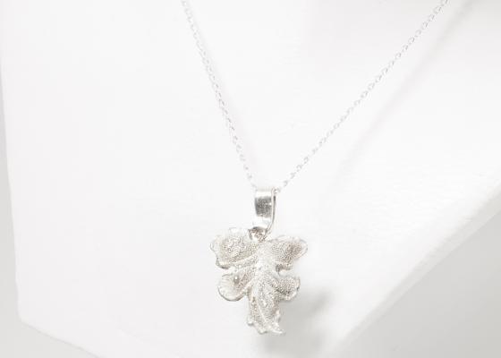 Klara Bila Jewellery – Náhrdelník Leaf krátký