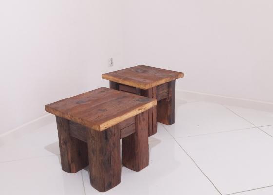 J&R Wood Design – Taburet ze starých trámů 