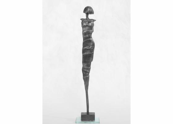 Barbora Fausová – Dívka s mikádem, cínová socha kov, umění, malá kovová socha, dekorace