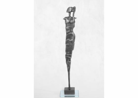 Barbora Fausová – Dívka s copem, cínová socha kov, umění, malá kovová socha, dekorace 